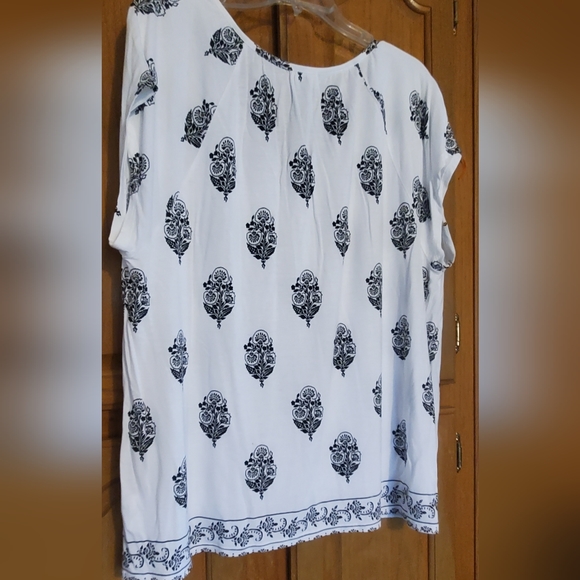 🛑 Old Navy XXL SS Split Neck White Print Blouse 🚔 - Picture 13 of 14